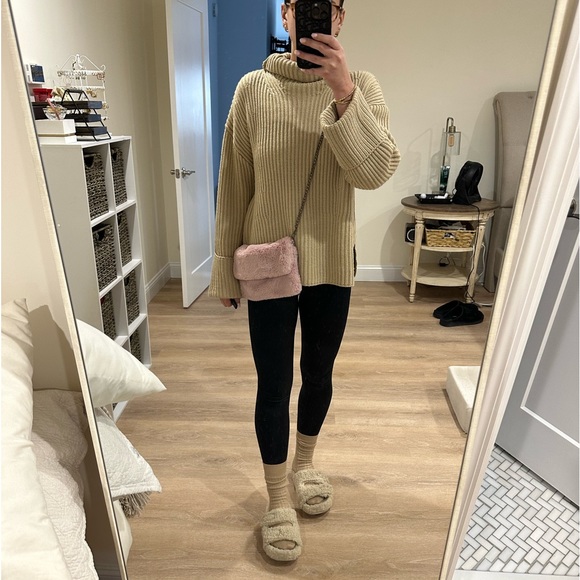 NWOT Faux Fur Light Mauve Pink Envelope Crossbody Clutch Bag - Picture 2 of 6